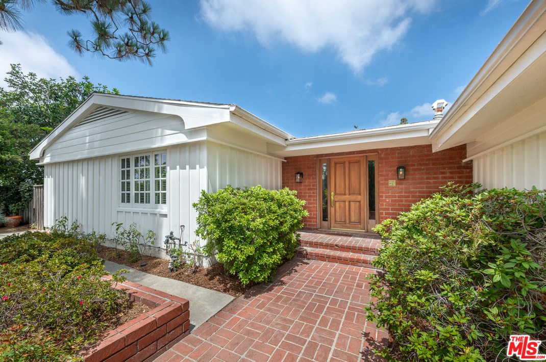 9635 Arby Dr, Beverly Hills, CA 90210