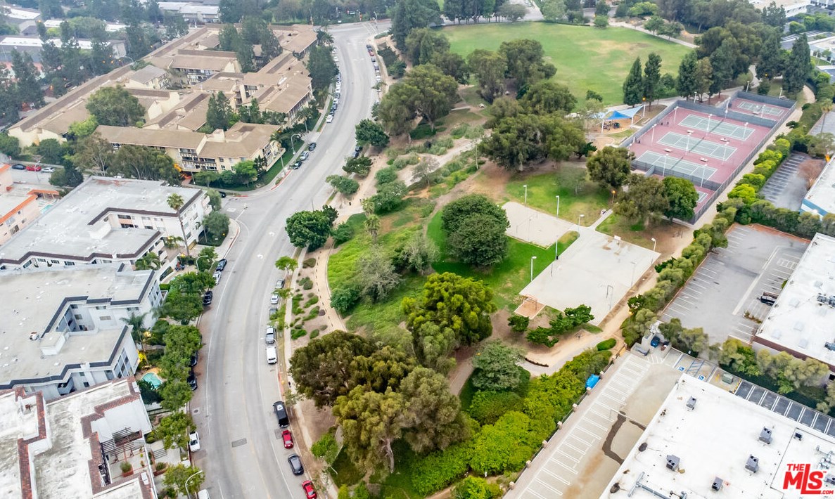 5625 Green Valley Cir, Los Angeles CA  90230-7156 exterior