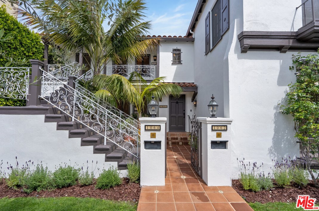 1062 Alfred St, Los Angeles, CA 90035-2502