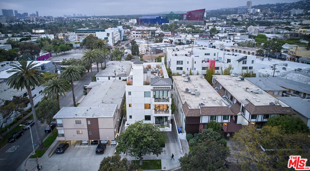 611 Orlando Ave, Los Angeles CA  90048-2111 exterior