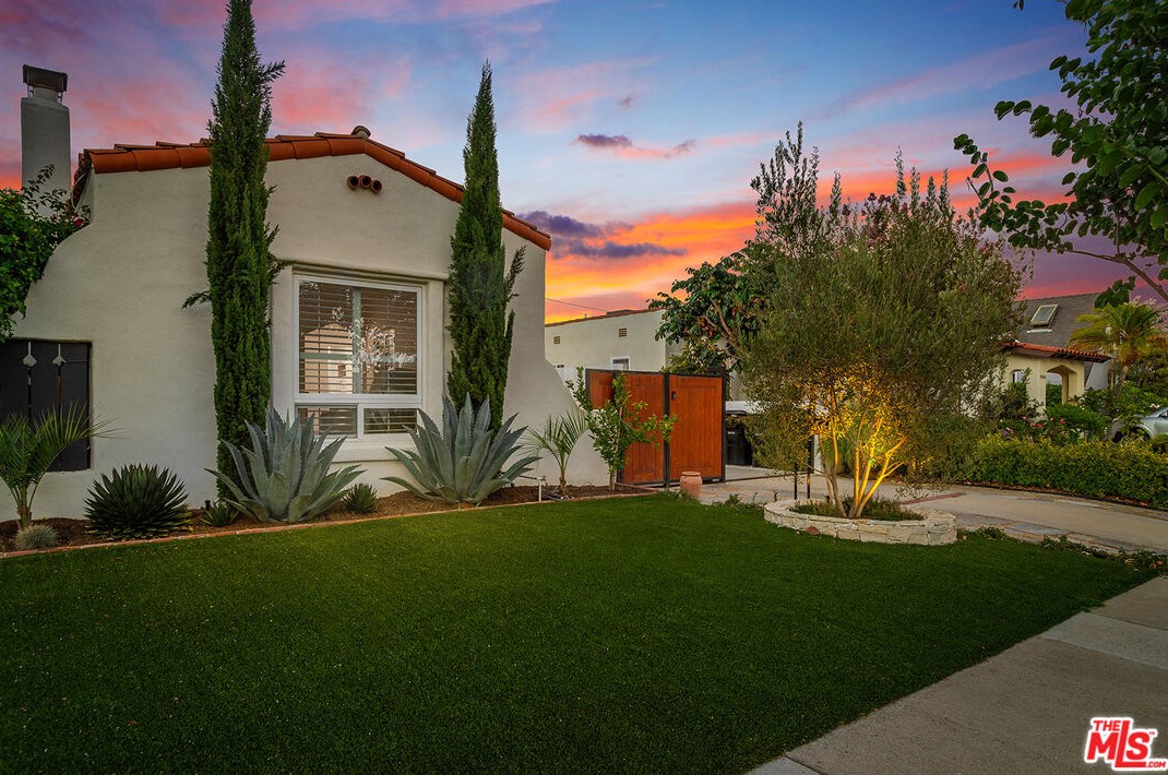 9045 25th St, Los Angeles, CA 90034-1901