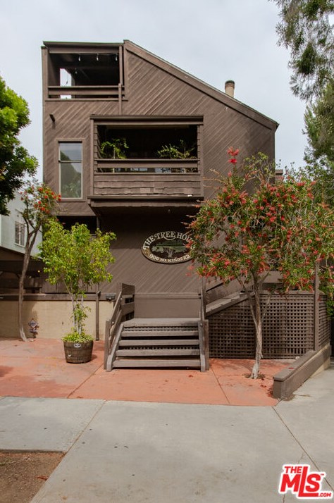 906 Kings Rd, Los Angeles, CA 90069-4319