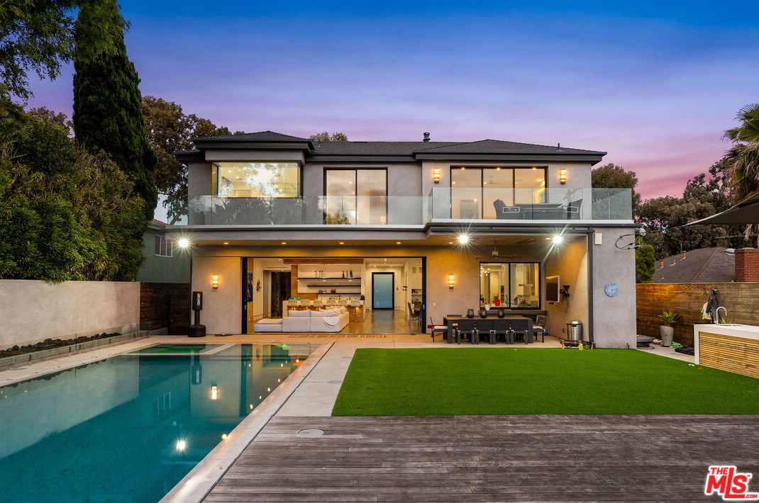 2301 Duxbury Cir, Los Angeles, CA 90034-1017