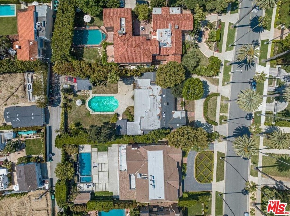 723 Foothill Rd, Beverly Hills, CA 90210-3437