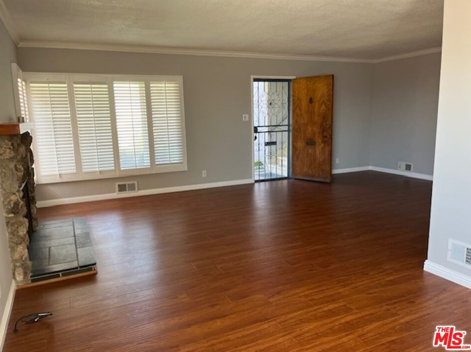 5410 57th St, Los Angeles CA  90056-1033 exterior