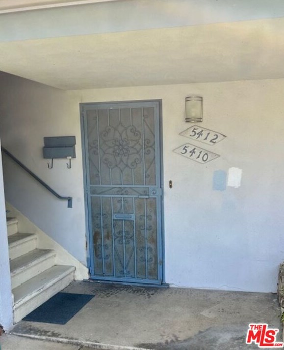 5410 57th St, Los Angeles, CA 90056-1033