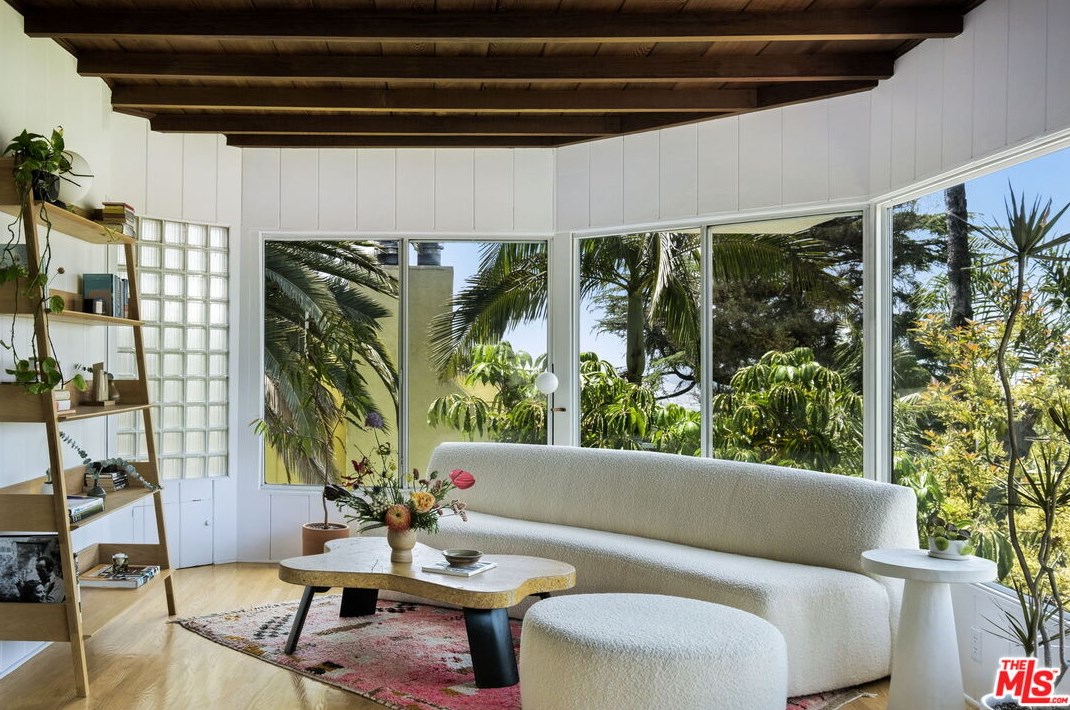 2133 Mayview Dr, Los Angeles CA  90027-4635 exterior