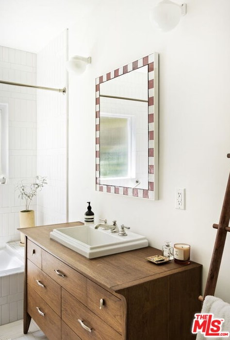 2133 Mayview Dr, Los Angeles CA  90027-4635 exterior