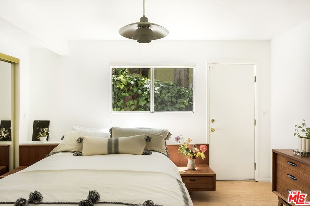 2133 Mayview Dr, Los Angeles CA  90027-4635 exterior