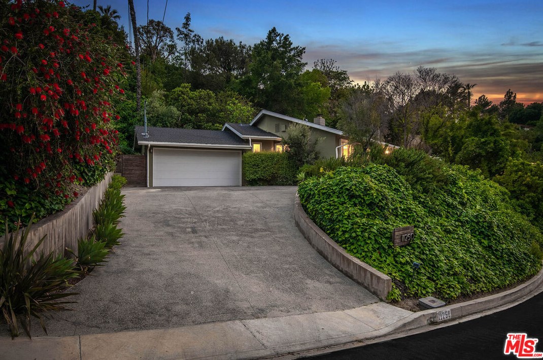11250 Laurie Dr, North Hollywood, CA 91604