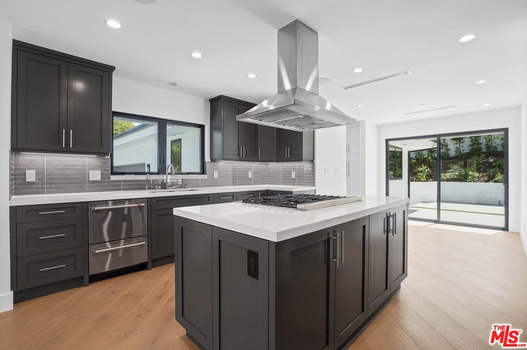 4097 Sapphire Dr, Van Nuys, CA 91436