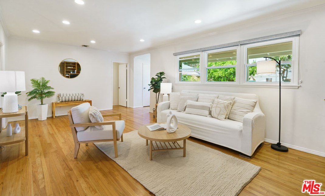 19606 Enadia Way, Los Angeles CA  91335-3621 exterior