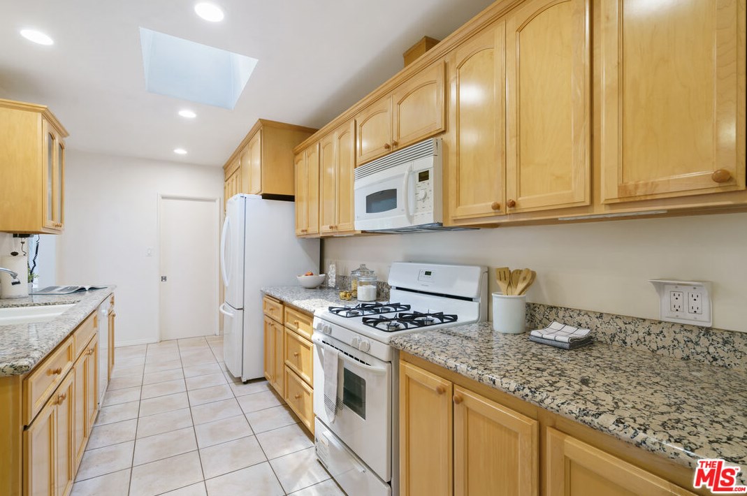 19606 Enadia Way, Los Angeles CA  91335-3621 exterior