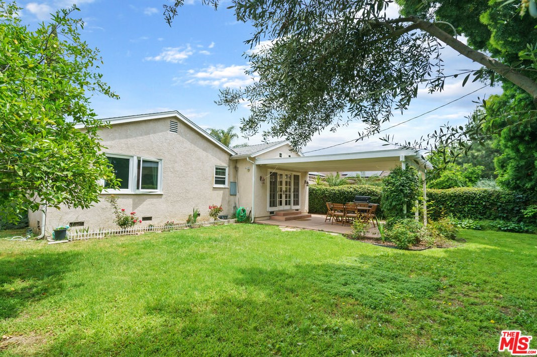 19606 Enadia Way, Los Angeles CA  91335-3621 exterior