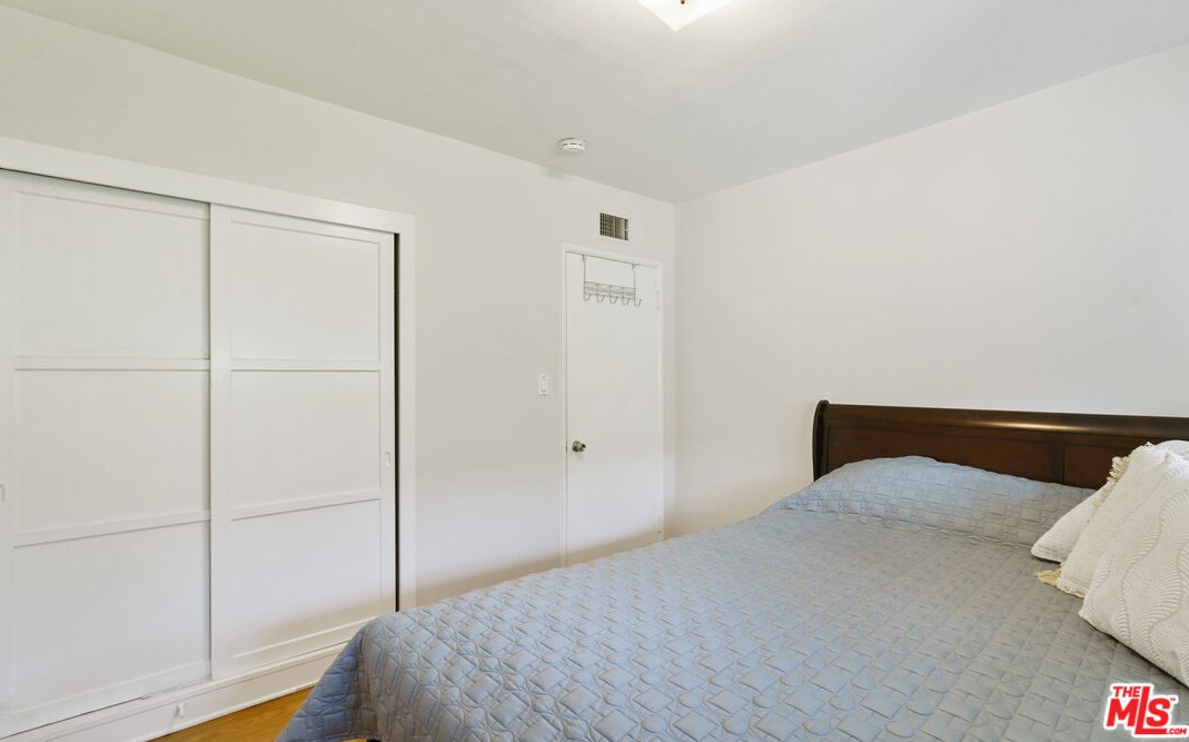 19606 Enadia Way, Los Angeles CA  91335-3621 exterior