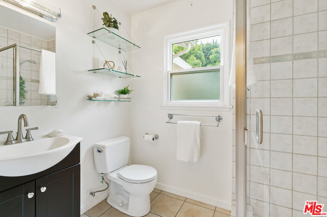 19606 Enadia Way, Los Angeles CA  91335-3621 exterior