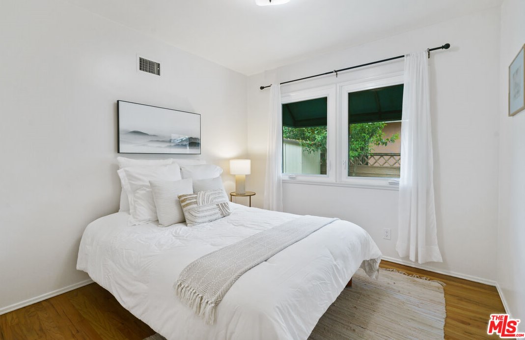 19606 Enadia Way, Los Angeles CA  91335-3621 exterior