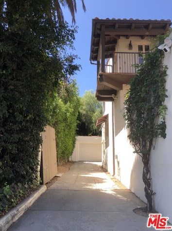 331 S Medio Dr, Los Angeles, CA 90049