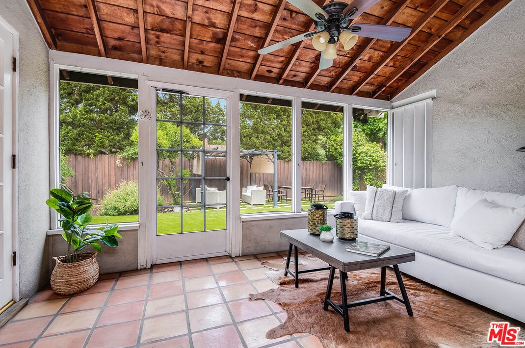 4400 Beeman Ave, North Hollywood CA  91604-1304 exterior