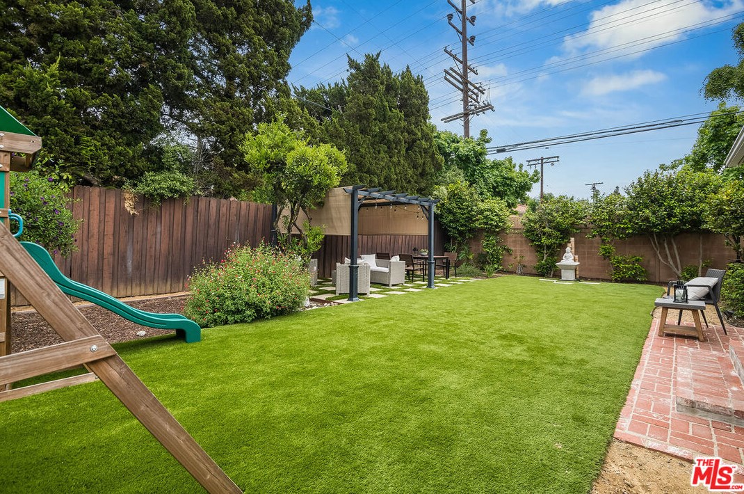 4400 Beeman Ave, North Hollywood CA  91604-1304 exterior