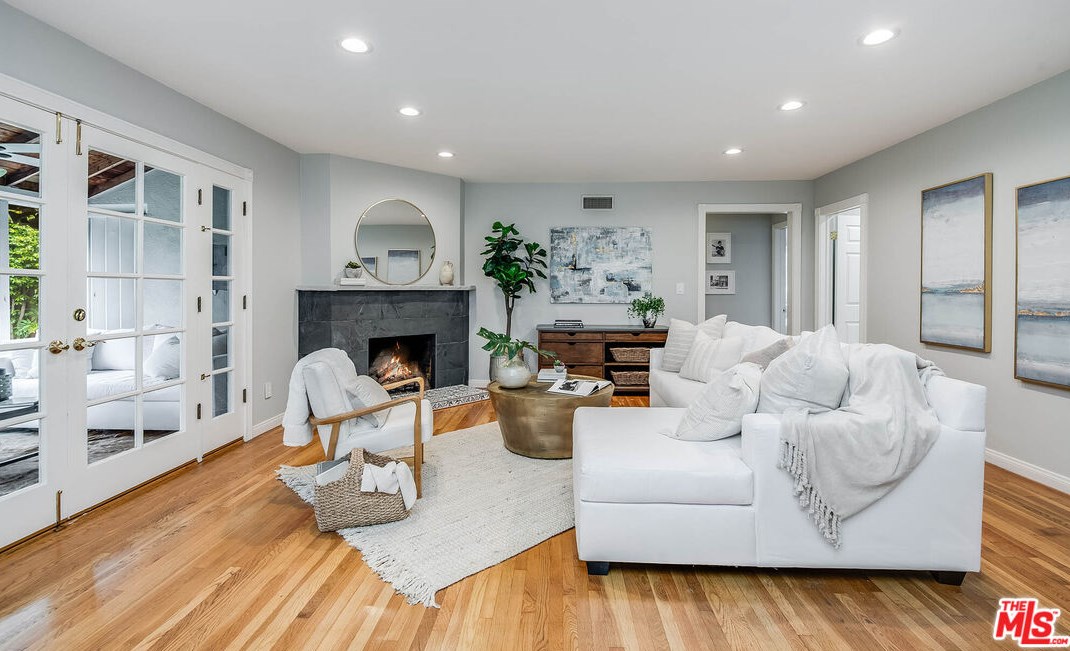 4400 Beeman Ave, North Hollywood CA  91604-1304 exterior