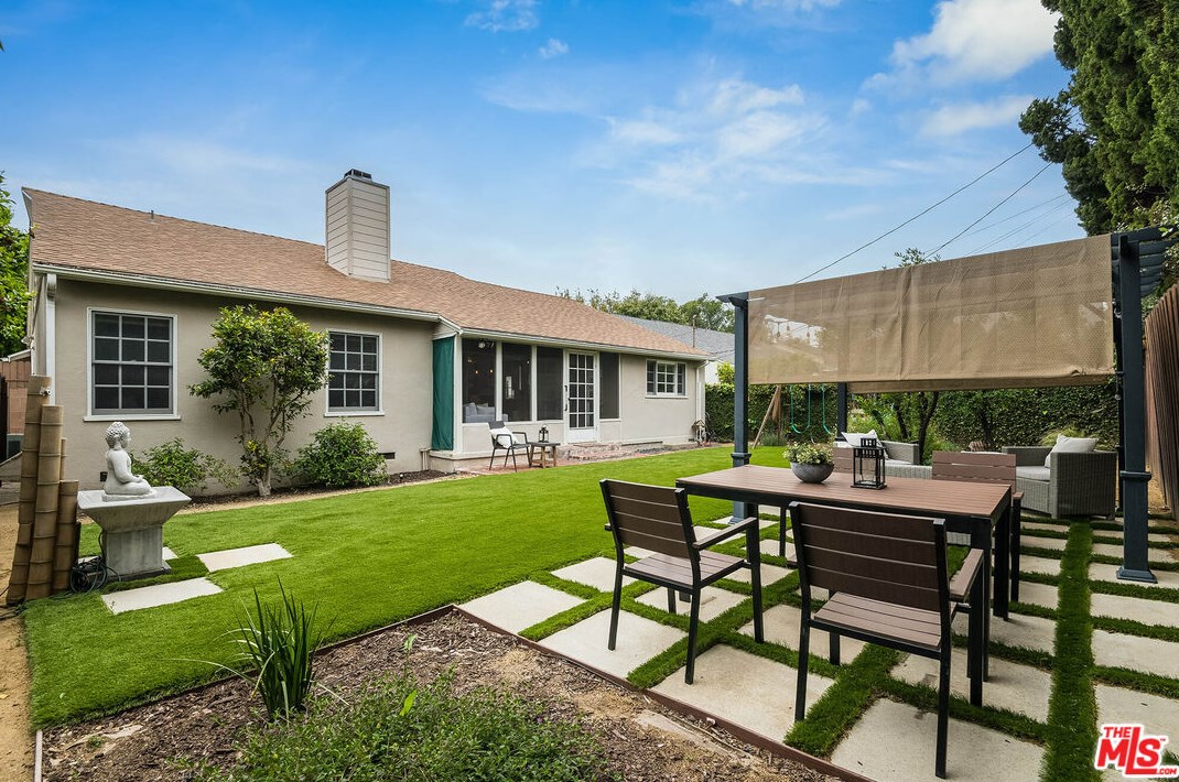 4400 Beeman Ave, North Hollywood CA  91604-1304 exterior