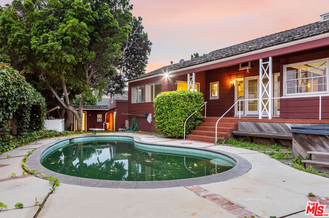 4166 60th St, Los Angeles CA  90043-3602 exterior