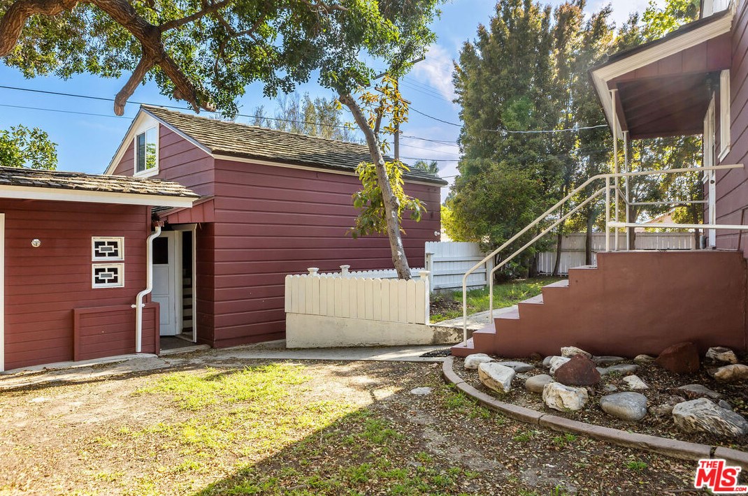 4166 60th St, Los Angeles CA  90043-3602 exterior