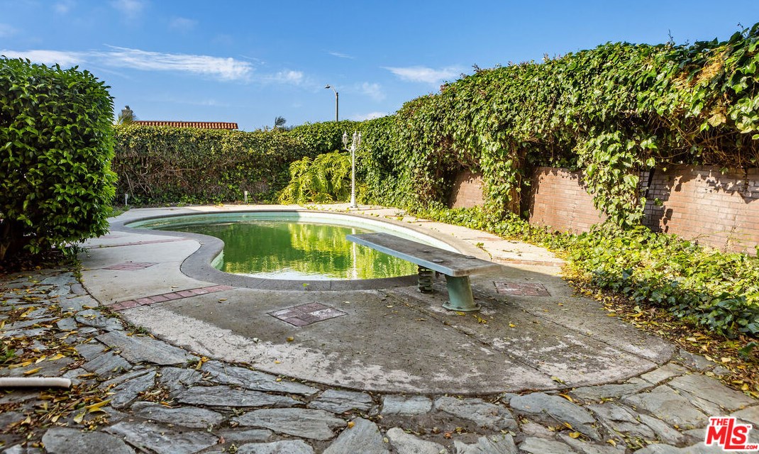 4166 60th St, Los Angeles CA  90043-3602 exterior