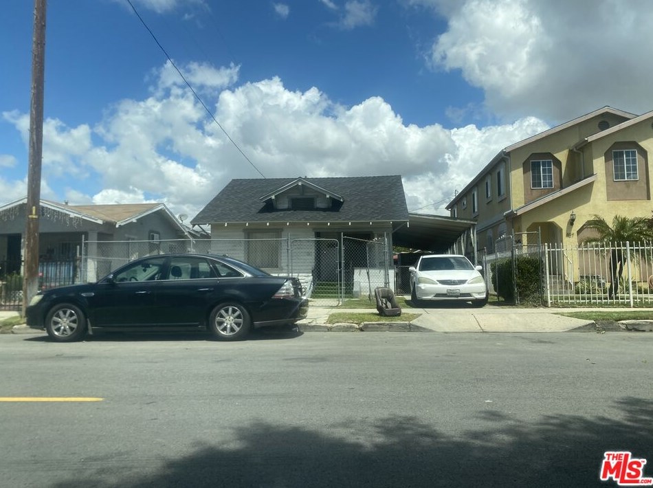401 61st St, Los Angeles, CA 90003-1620