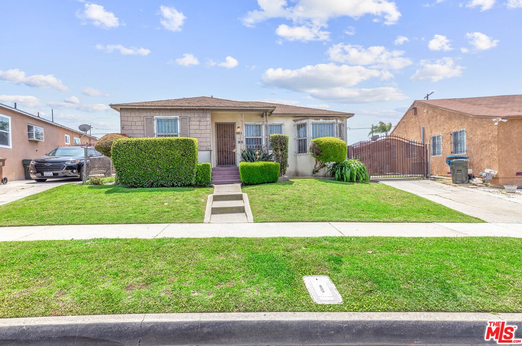 11176 Manhattan Pl, Los Angeles, CA 90047-4717