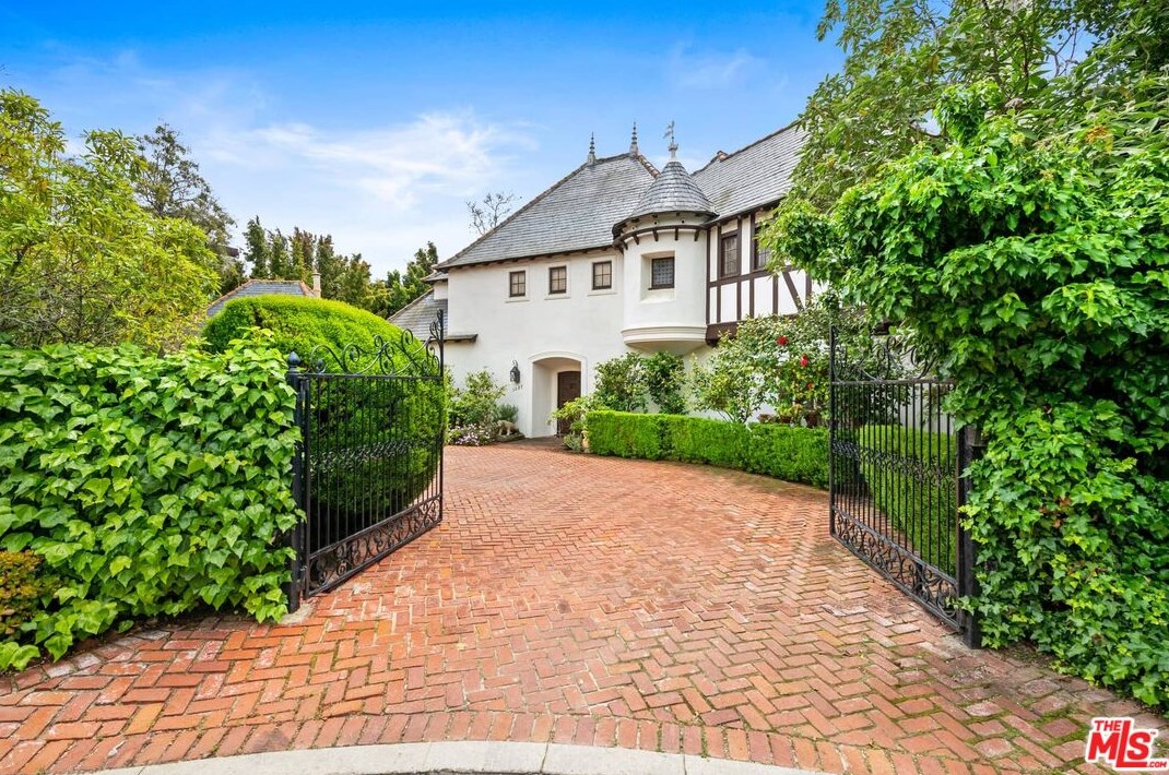 1027 Ridgedale Dr, Beverly Hills, CA 90210-2738