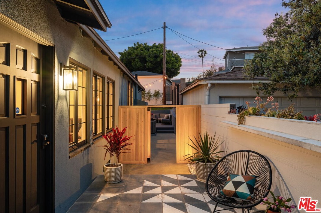7609 Boeing Ave, Los Angeles, CA 90045-1649
