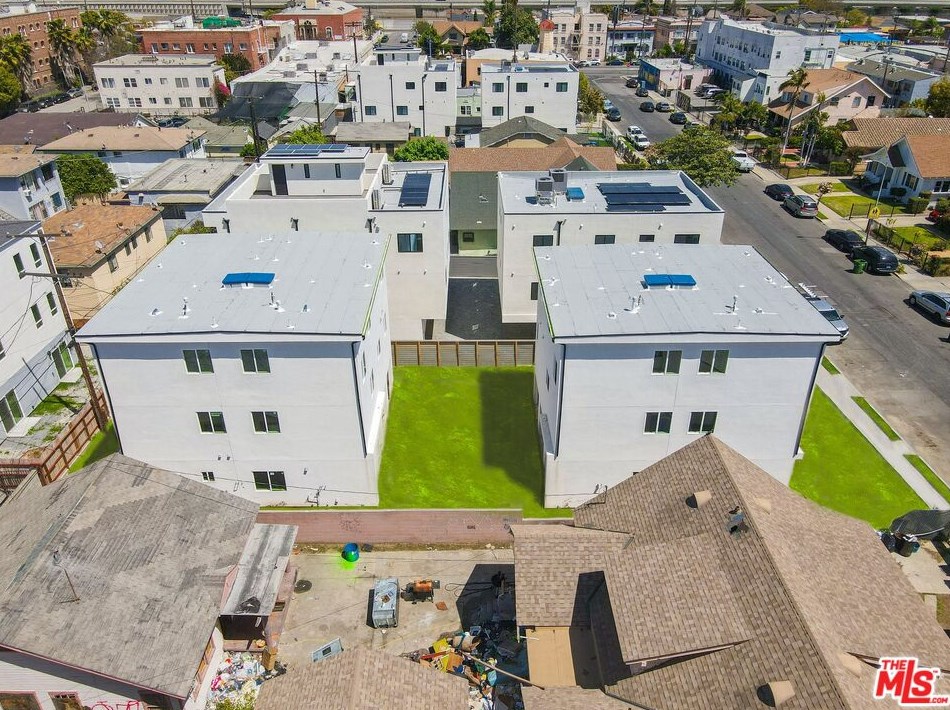 607 41st Pl, Los Angeles CA  90011-3124 exterior