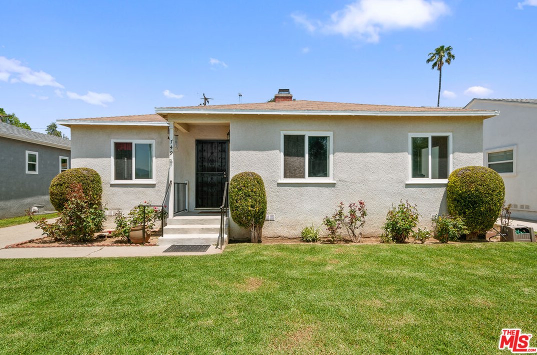 749 W Sacramento St, Altadena, CA 91001
