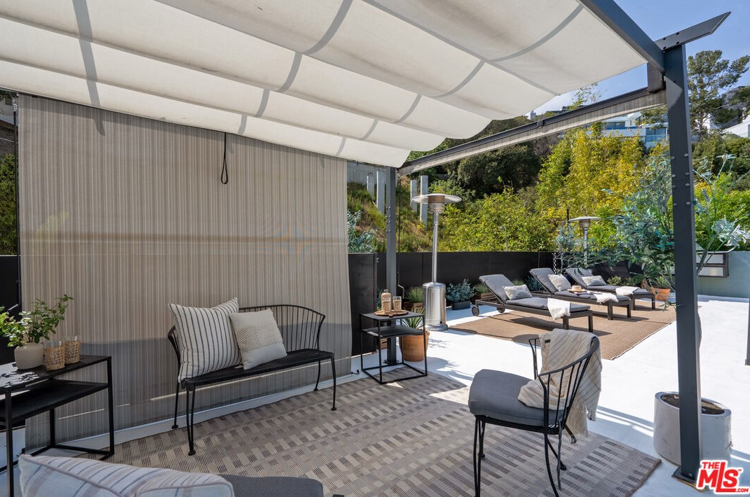 9350 Sierra Mar Dr, Los Angeles CA  90069-1737 exterior