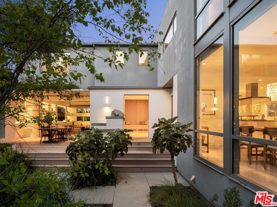 2401 Commonwealth Ave, Los Angeles, CA 90027-1205