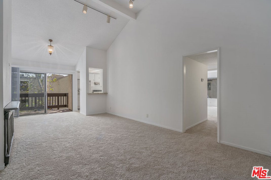 7301 Summertime Ln, Los Angeles, CA 90230-4584