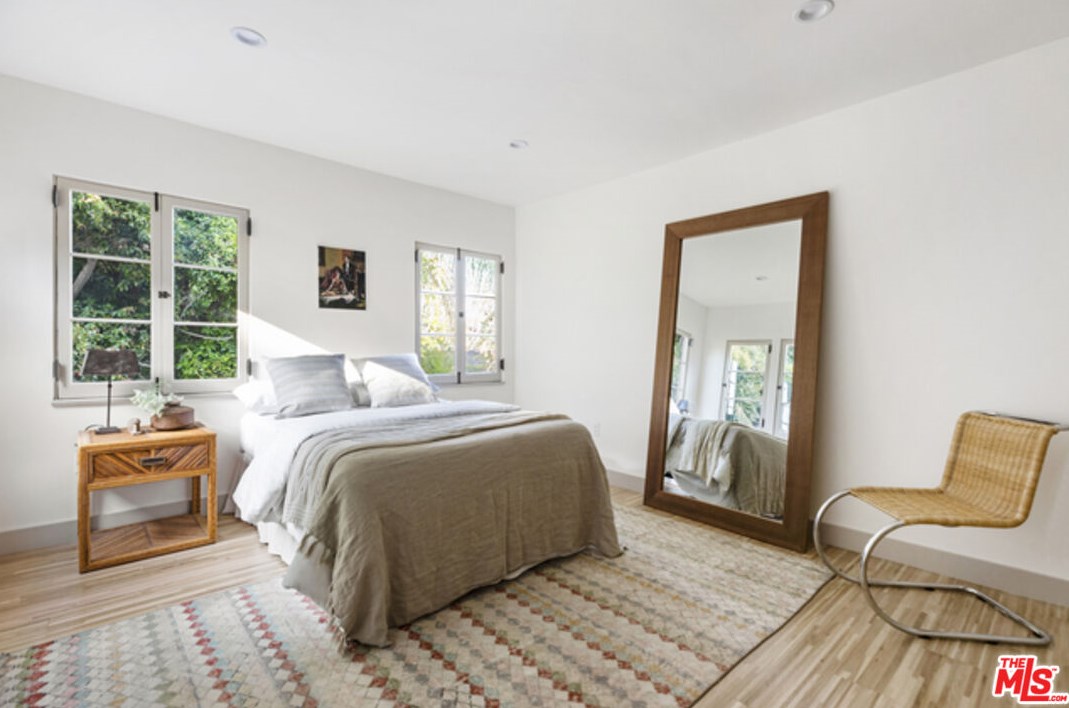 1825 Redesdale Ave, Los Angeles CA  90026-1213 exterior