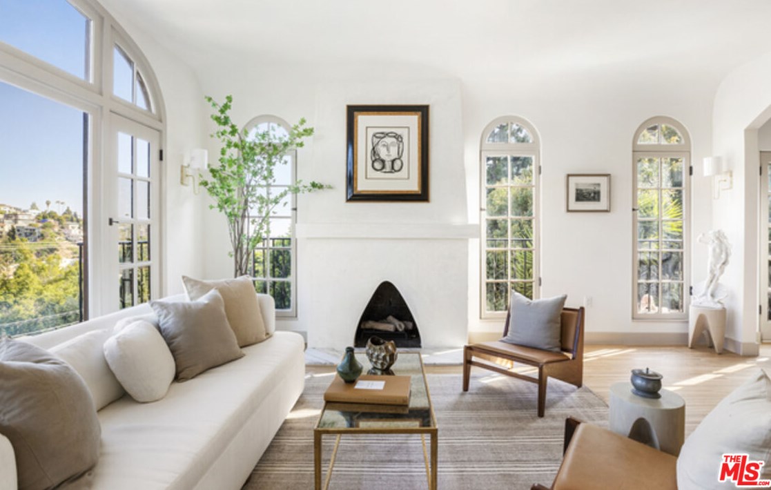 1825 Redesdale Ave, Los Angeles CA  90026-1213 exterior