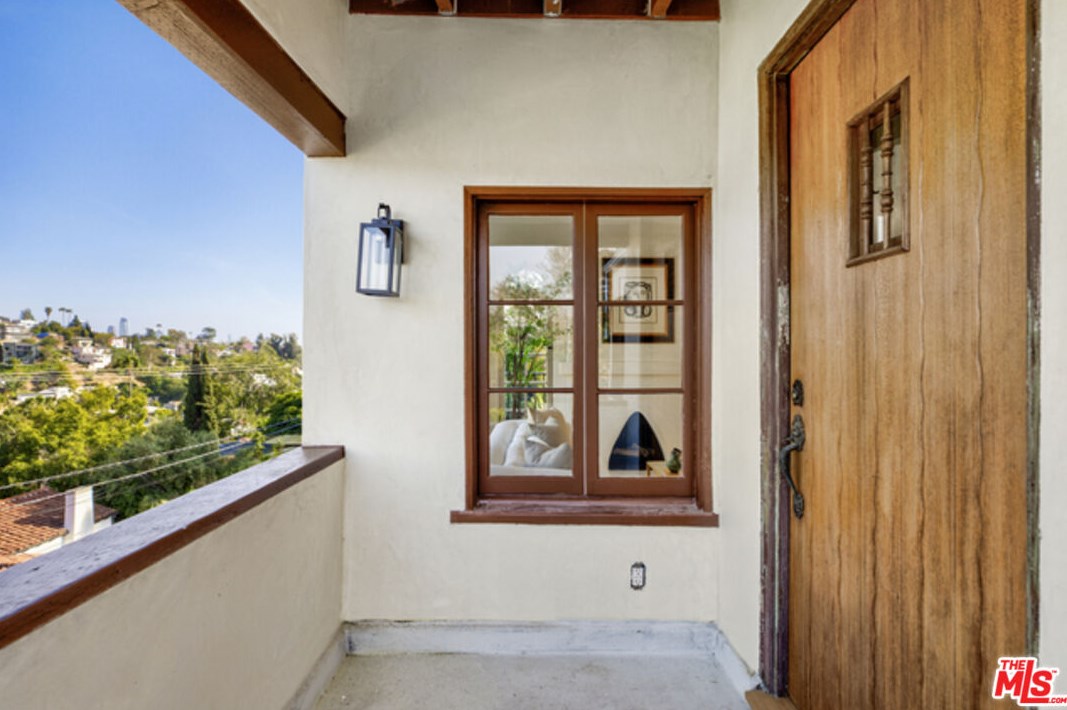1825 Redesdale Ave, Los Angeles CA  90026-1213 exterior