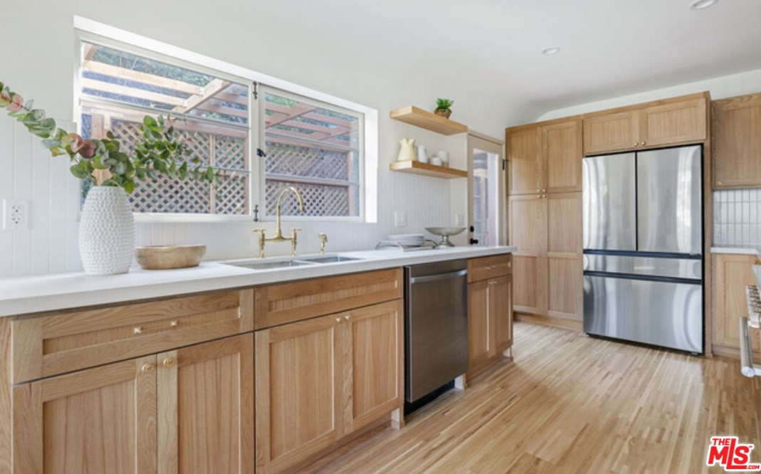 1825 Redesdale Ave, Los Angeles CA  90026-1213 exterior