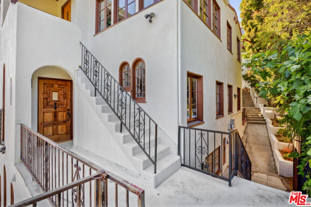 1825 Redesdale Ave, Los Angeles CA  90026-1213 exterior