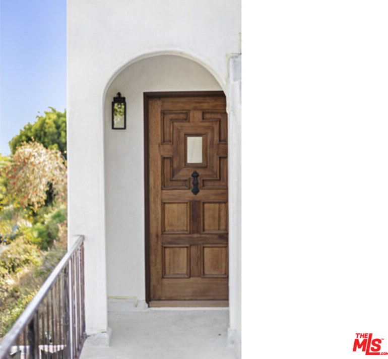 1825 Redesdale Ave, Los Angeles CA  90026-1213 exterior
