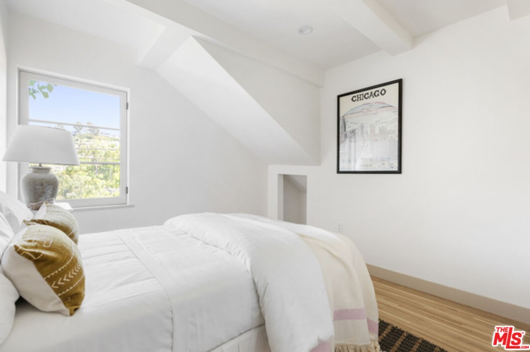 1825 Redesdale Ave, Los Angeles CA  90026-1213 exterior