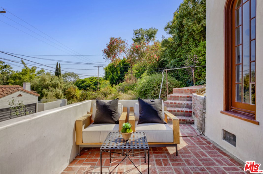 1825 Redesdale Ave, Los Angeles CA  90026-1213 exterior