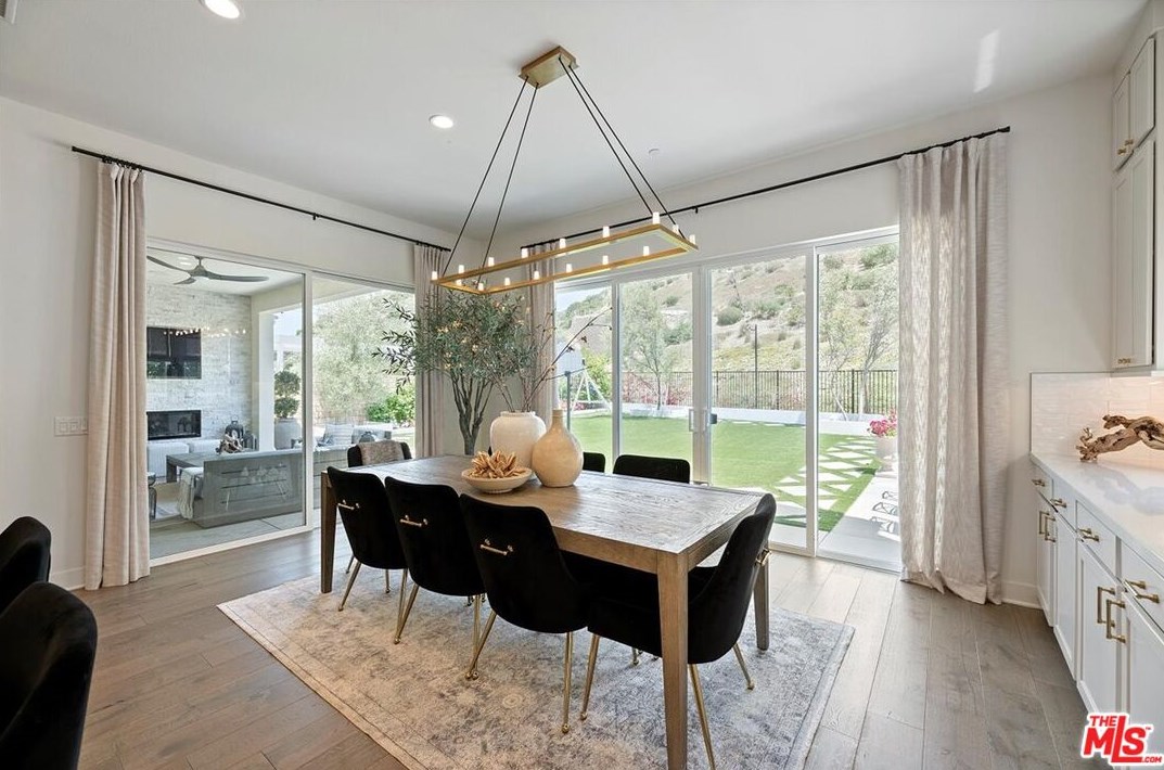 21333 Poema Pl, Chatsworth CA  91311-1285 exterior