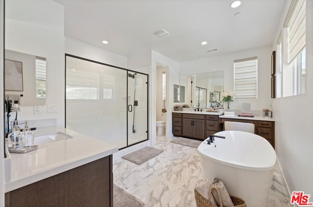 21333 Poema Pl, Chatsworth CA  91311-1285 exterior