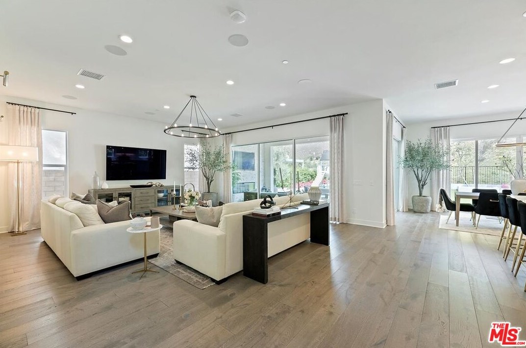 21333 W Poema Pl, Chatsworth, CA 91311
