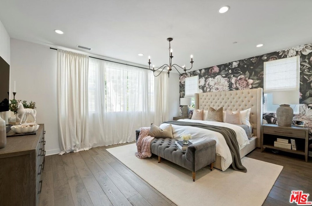 21333 Poema Pl, Chatsworth CA  91311-1285 exterior